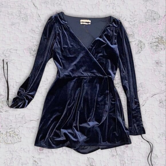 URBAN OUTFITTERS- Surplice Velvet Romper Skort Jumper in Indigo- M - Picture 1 of 16